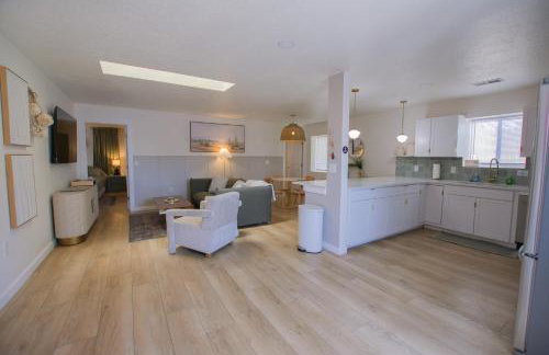 Bohemian ChiC SpaCation-Private HotTub-Close to Downtown-No Pet Fee! - Foto 4