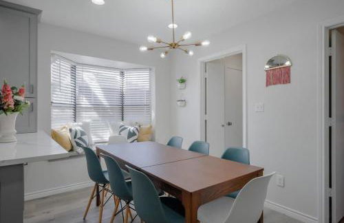 Vibrant Spacious Home w Private Pool and Jacuzzi - Foto 16