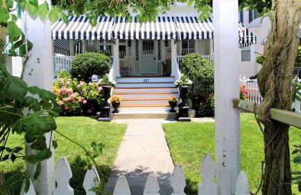 207 Howard Street - The "Schapteau" - Foto 2