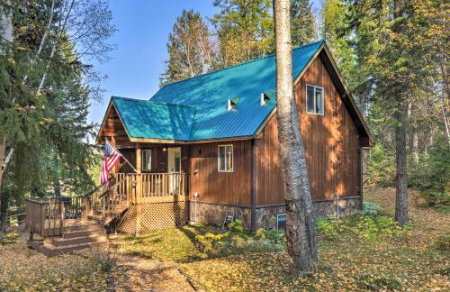 Riverfront Hungry Horse House with Large Deck! - Foto 29