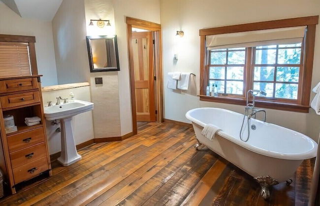 Snow Creek Cabins by Fernie Lodging Co. - Photo 9