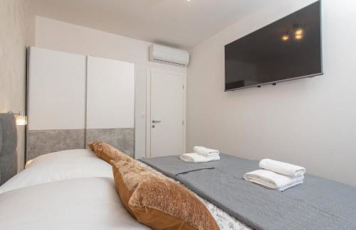 Luxury Villa Kristina with Heated Pool near Omis for 12 Guests - Foto 32