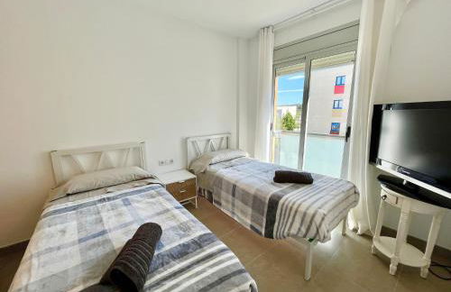 NEW! Apartamento con 2 piscinas, parque infantil, a 1 min de la playa - Foto 4