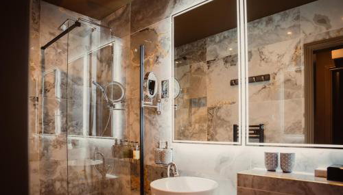 Studio Flat with Private Bathroom & Kitchenette - Foto 2, Shower