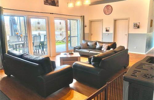 Ferienhaus Deluxe, direkt am See, mit hauseigener Panorama Außensauna, zwei Badezimmern, Tretboot, Kamin, in direkter nähe zum Kinderspieleparadies sowie Reit- und Ponyhof, 1 bis 8 Personen - Photo 18