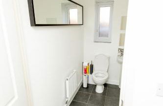 Manchester Cityside Deluxe Stay - 3 Bedroom House Great for Family with Free Parking & Garden - Foto 26