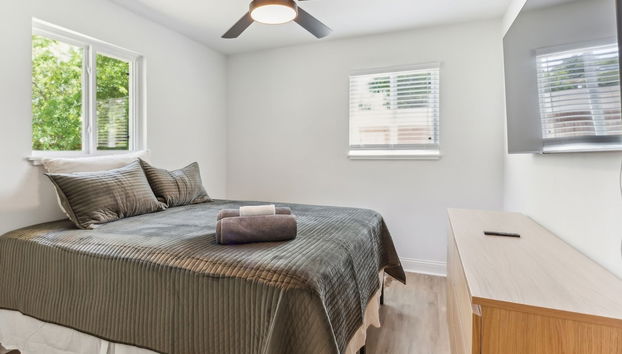 Cozy Oasis In The Heart Of St. Augustine 3 Bedroom Home by RedAwning - Foto 4, Habitación