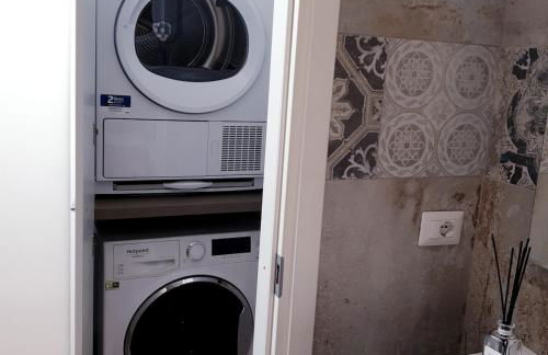 Iris Apartment with Jacuzzi - Easy City Access - Foto 3