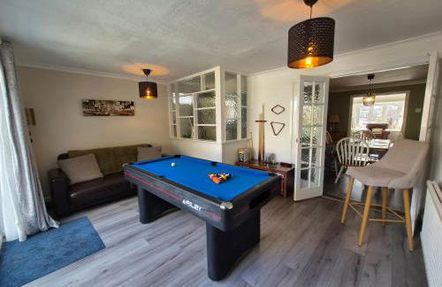 Alverstoke Manor - family home with pool table - Photo 41