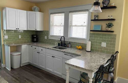 Bayside Bungalow-Updated Home Near the Bay & Beach - Foto 22