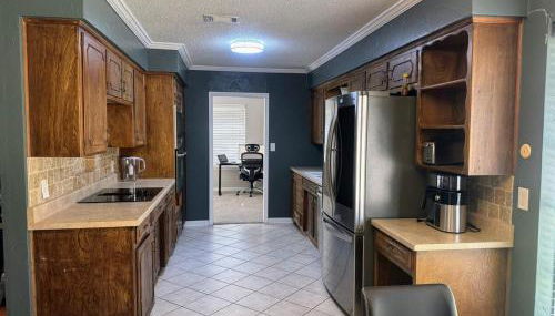 4-Bedroom Home with Private Pool in Euless - Foto 5