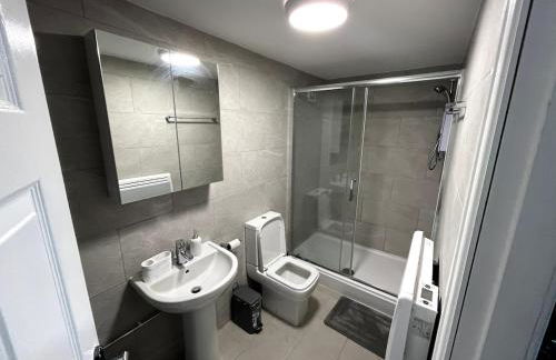 Cosy newly built Self-contained garden flat - Foto 7