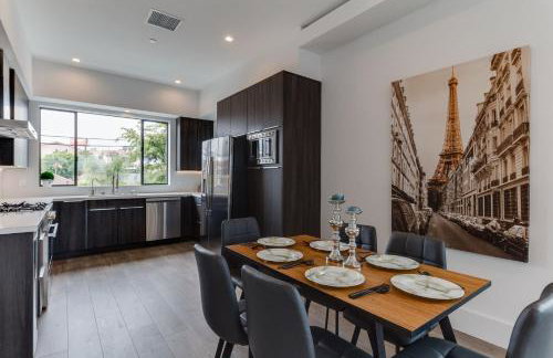 Luxury Modern 4 Bedroom 4 Bathroom Home with Rooftop Deck #4 - Foto 21
