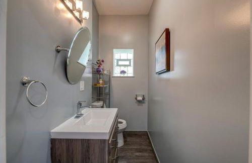 Spacious 5-BR House near Transit w Parking - Foto 10