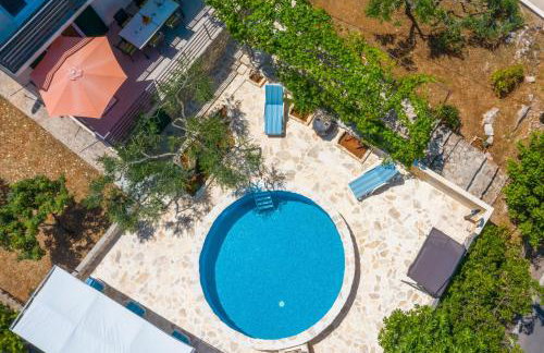 Holiday house with a swimming pool Rogac, Solta - 16444 - Photo 8