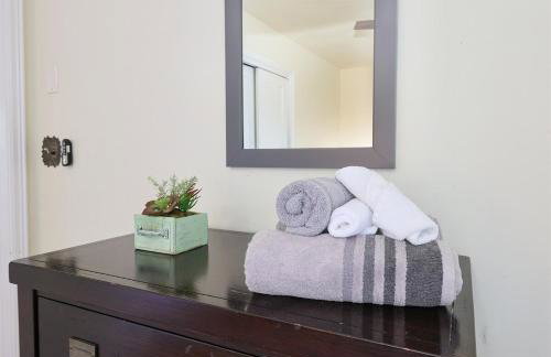 Dog Friendly Lakeside Escape with Hammock and Fire Pit - Foto 5