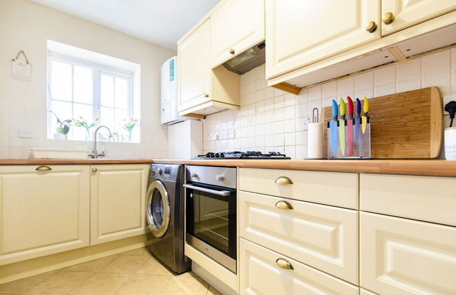 South Downs retreat house with parking - Photo 7