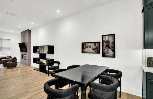 Luxury Townhouse with Fireplace Rooftop Deck Close to Downtown-Family Friendly - Foto 25