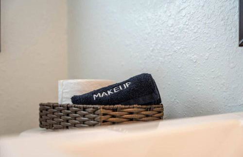 Grotto Pool House, 3 bed, 2 bath, IMG 3 miles, AMI - Foto 49