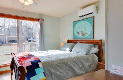 Great for Fishing! Lakefront Studio in Hemphill - Photo 8