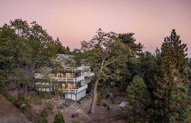 Views, Hot Tub, Firepit, Game Room, Playground Enchanted Forest by Avantstay - Foto 47