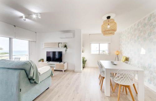 Primera linea playa Apto recien reformado Piscina - Foto 9