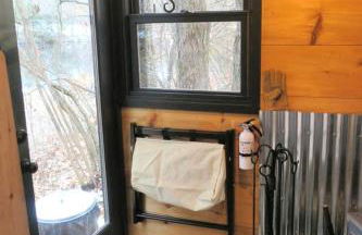 Modern Tiny House with Ski Access in Bennington, New Hamsphire - Foto 9