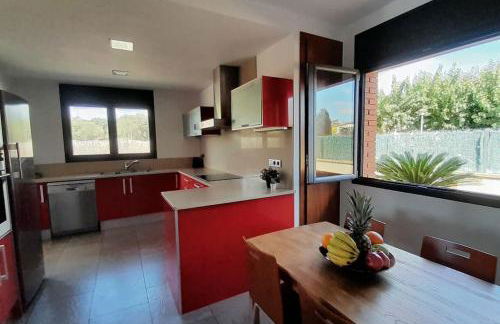 Villa Mediterránea con Cinco Dormitorios y Piscina - Foto 12