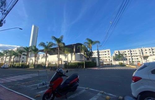 Apartamento com AR Condicionado splint, condomínio com piscina 2 Qts, próximo à praias e ao pavilhão de Carapina com portaria 24h - Foto 41