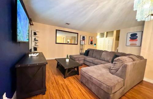 Spacious 4BR Fam Retreat King Bed WIFI And Parking - Foto 23