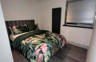 Luxxe House with Hot tub and Pool table - Photo 8