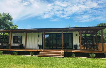 "Glamtainer" One of a kind Romantic Luxe Retreat, 8 Minutes to Emerald Beach, Outdoor Haven - Foto 2