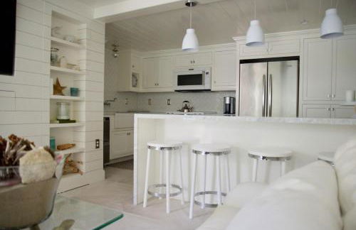 Exquisite Carpinteria Beach Cottage, Steps Away From The Beach - Photo 2