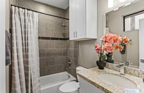 Gorgeous Property Near Convention Center - Foto 20