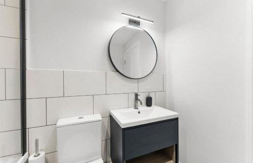 Stunning 4 Bedroom Abode in Zone 1 - Balcony - Sleeps 9 - Foto 28