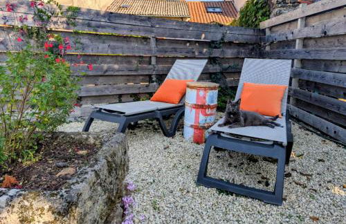 Garage Number 9 Private Urban Loft Apartment with Jacuzzi in Le Dorat - Foto 10