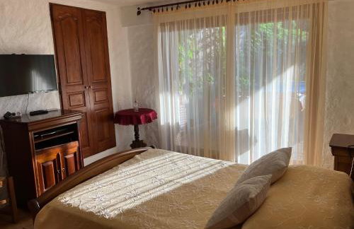 Villa A Scopa à Lumio en Corse avec piscine chauffée, vue mer panoramique, climatisation, jardin arboré de 3000m2, 10 pers, 5 Chb, 4 Sdb - Foto 15