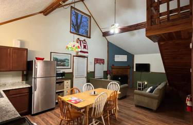 Deluxe Cabin #11 with Hot Tub on Patoka Lake in Southern Indiana - Foto 9