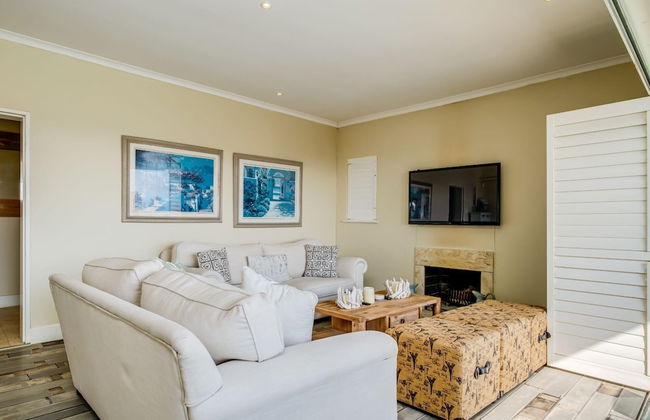 Beach-style Camps Bay Home w Pool Garden Barbados - Photo 10