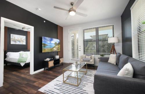 2BR Escape w Parking&Pool, Near Rvrwlk & Conv Ctr - Foto 79