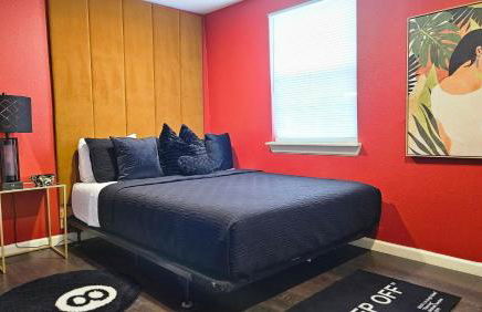 The Gawdy Den with Fast WIFI 2 minutes from Downtown Houston! - Photo 7