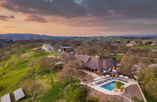 Cathedral by Avantstay Charming Secluded Estate w Sauna Pool Table Views of the Rolling Hills - Foto 2