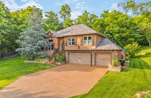 Updated and Spacious Home with Huge Yard Office and Decks - Foto 56