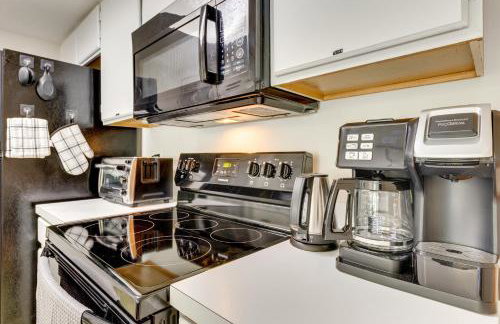 Condo with Pool Access and Patio 8 Mi to Disney! - Foto 11