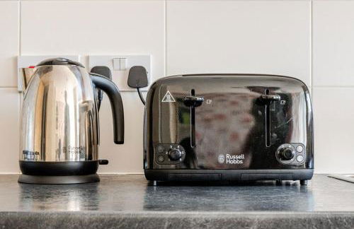 Comfortable 3-Storey House with Free Car Parking - Foto 19