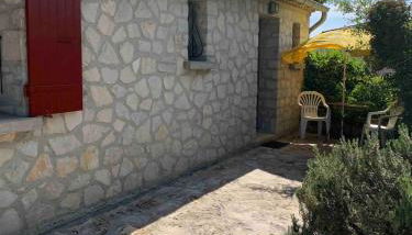 Les Grillons Maison cozy avec grand jardin - Foto 2