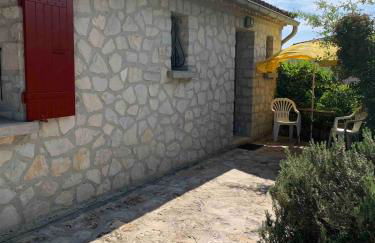 Les Grillons Maison cozy avec grand jardin - Foto 2