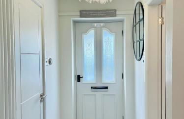 Cotswold Chic Retreats "Cloud Nine" Central Chipping Campden-Parking-Garden - Photo 21