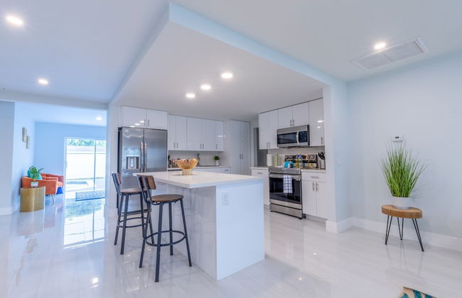 Villa 4BR Villa Private Pool BBQ Area Near Beach - Foto 2