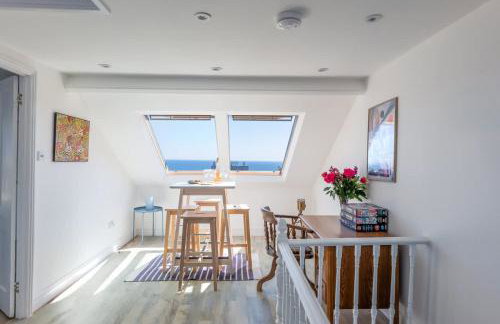 Rooftop Hideaway -Central Coastal Flat - Sea Views - Photo 5